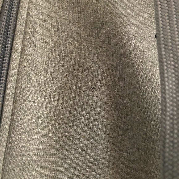 Under Armour Men’s Gray zip up jacket with hood. Size Large. - Picture 5 of 6